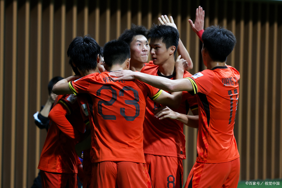 世俱杯2025-中国足球联赛激战连连，球员斗志昂扬