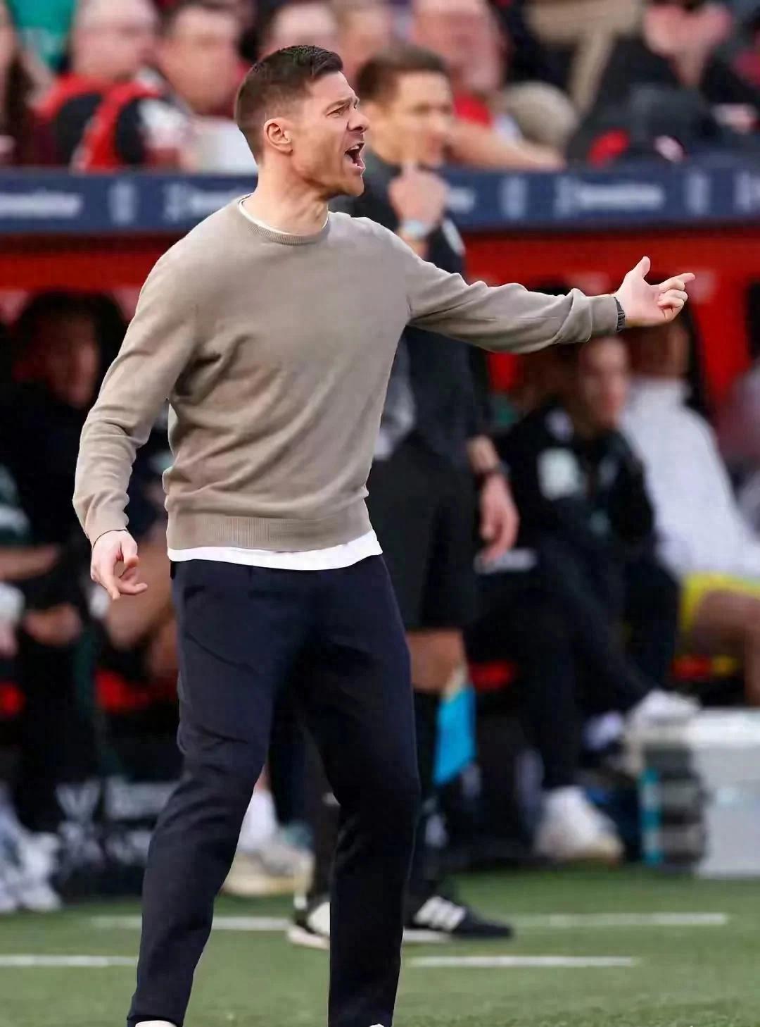 勒沃库森客场逆转,掀起胜利旋风 勒沃库森客场逆转,掀起胜利旋风