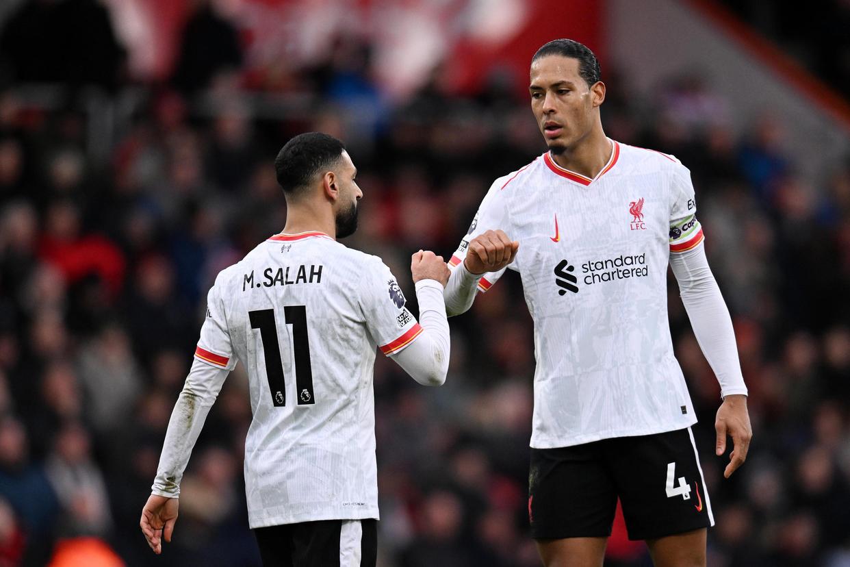 包含利物浦客场大胜曼联，榜首位置牢固，冠军希望稳步增加的词条