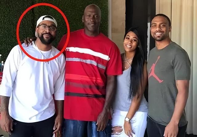 威尼斯队连平罗德兹,紧咬领先全队奋战 威尼斯队连平罗德兹,紧咬领先全队奋战