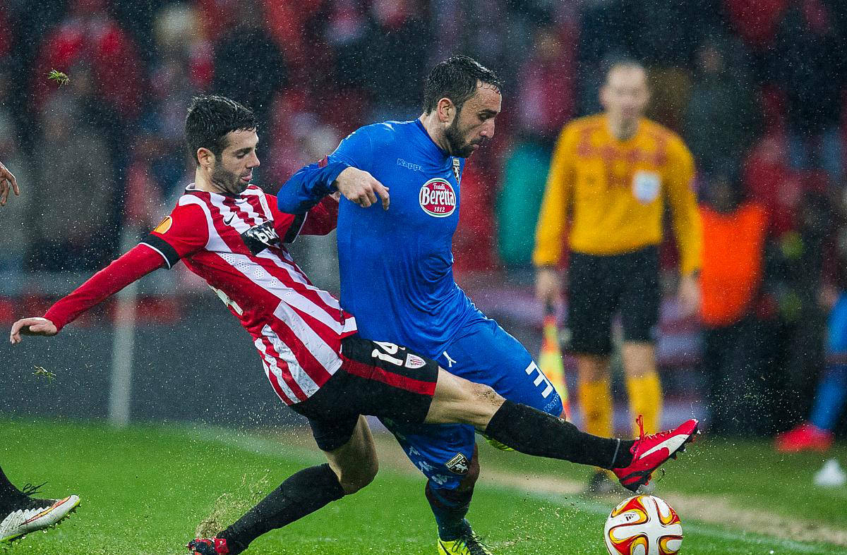 世俱杯冠军-史无前例!比利亚雷亚尔告负连败