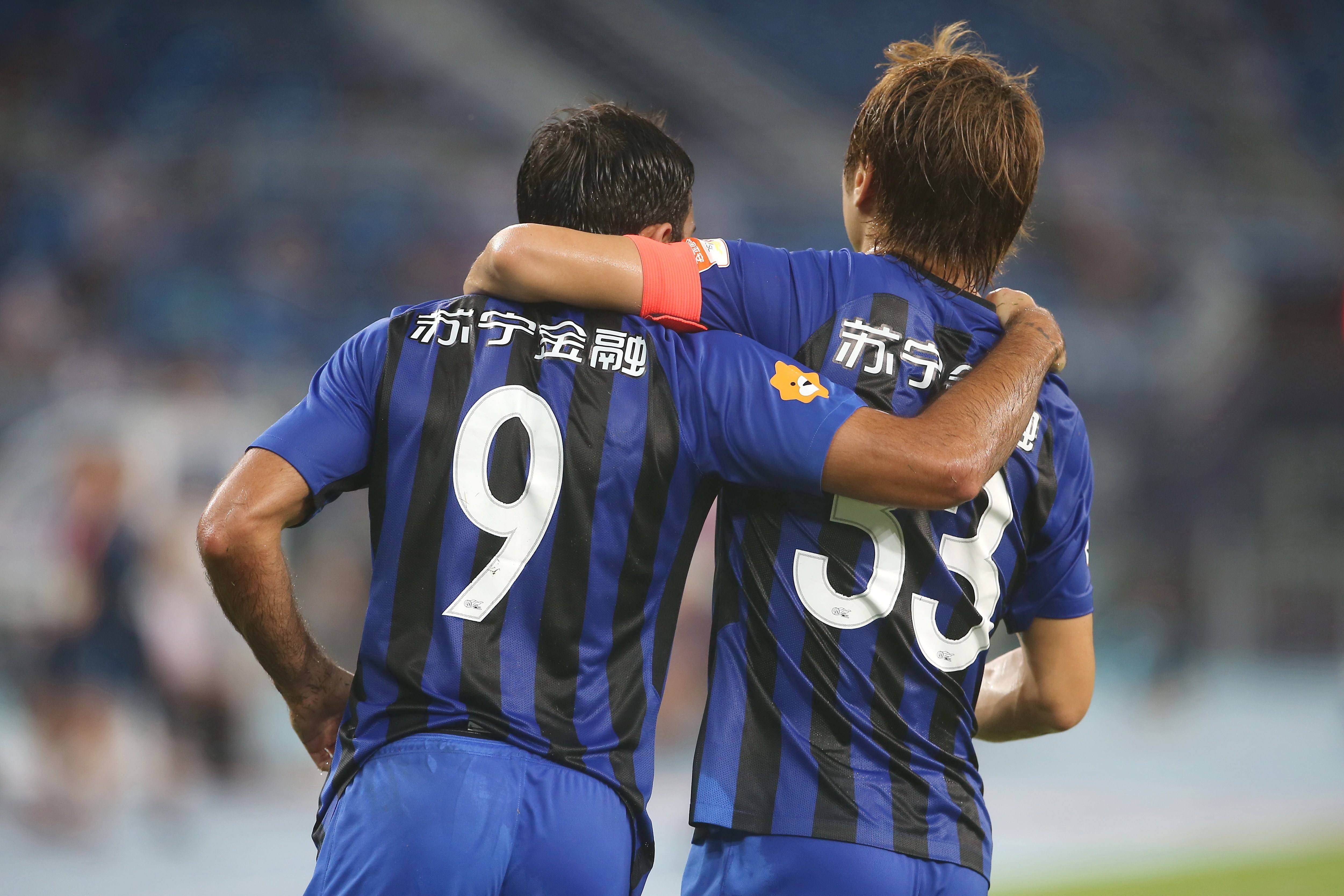 苏宁队员表现亮眼,帮助球队夺得胜利 苏宁队员表现亮眼,帮助球队夺得胜利