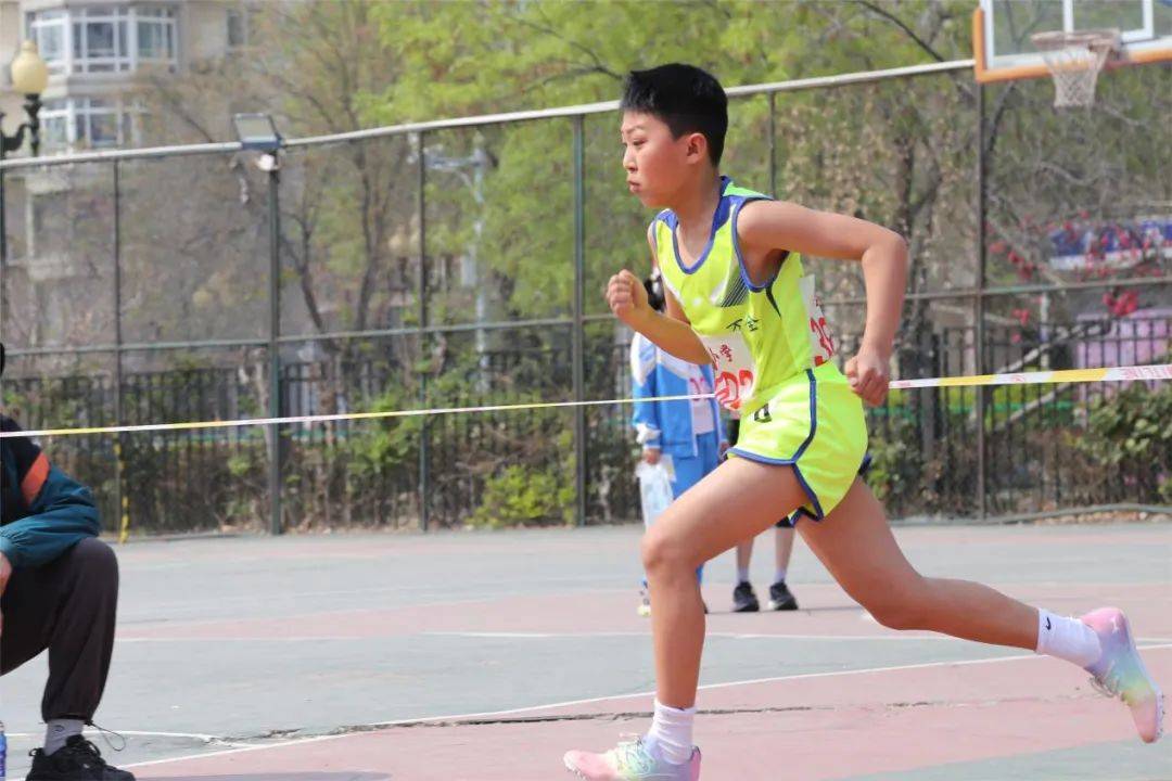 拼搏谱写:运动员们为荣誉而战 拼搏谱写:运动员们为荣誉而战