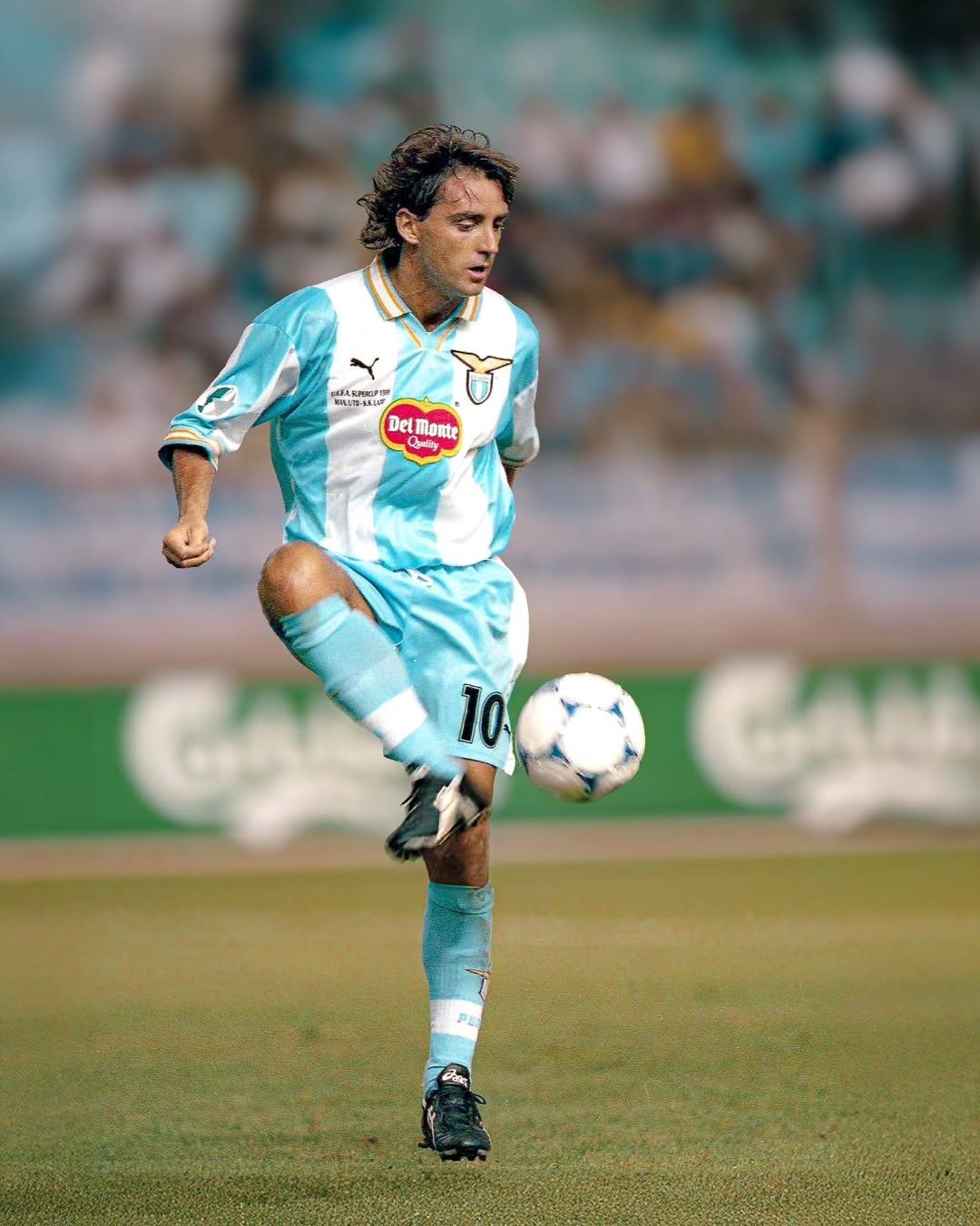 拉齐奥胜利后球员庆祝,全队士气高昂 拉齐奥胜利后球员庆祝,全队士气高昂