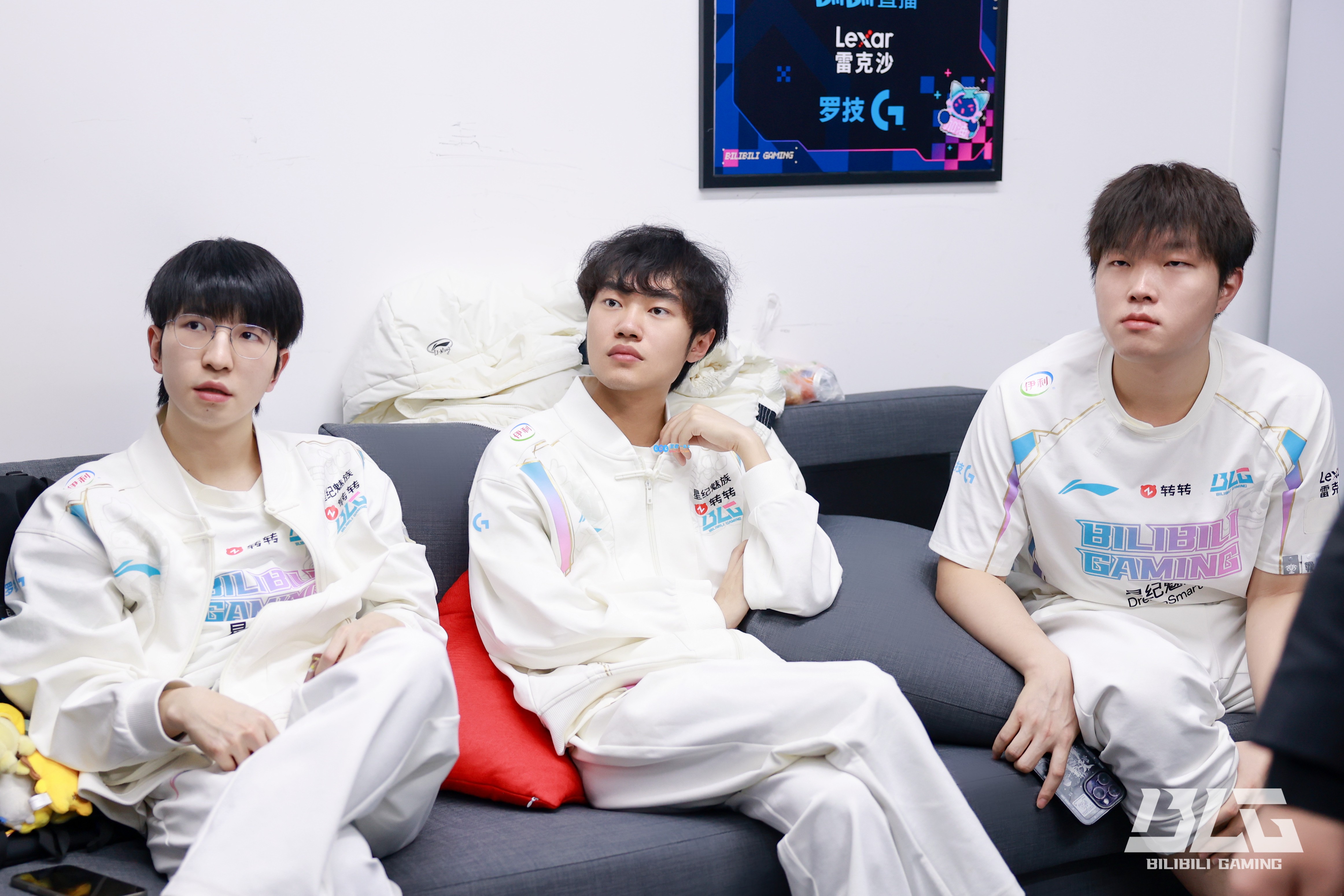 世俱杯赛程-BLG力克TES,Deft极限生还后反打激烈交锋入围赛,引爆全场热议