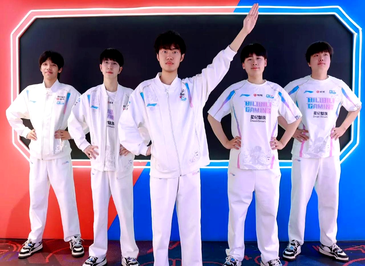 BLG绝杀LGD,Xiaohu关键团战开团秒人宿敌对决四强赛,留下经典瞬间 BLG绝杀LGD,Xiaohu关键团战开团秒人宿敌对决四强赛,留下经典瞬间