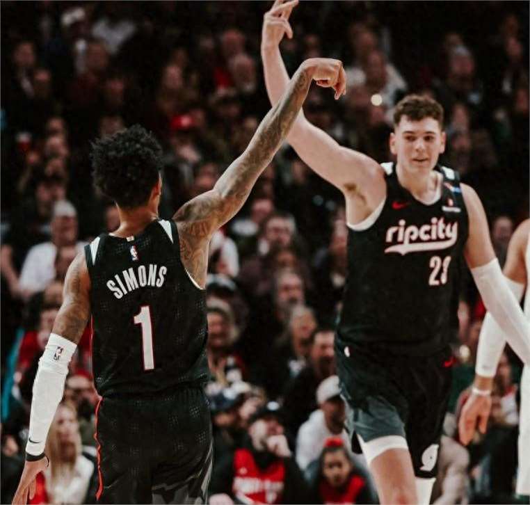 世俱杯-开拓者不敌爵士,利拉德砍下36分却难救主