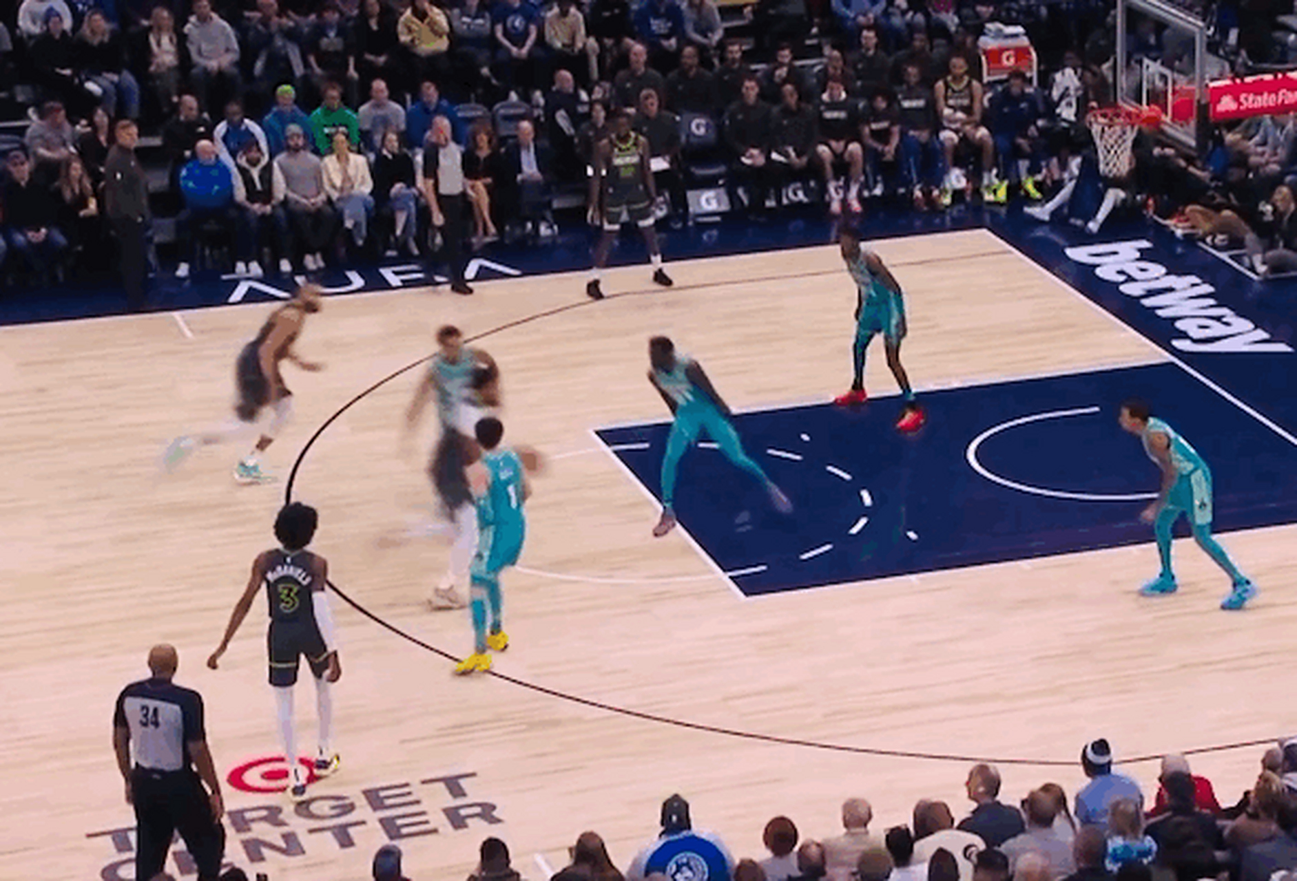 世俱杯冠军-黄蜂队内线实力剧增,东部争霸