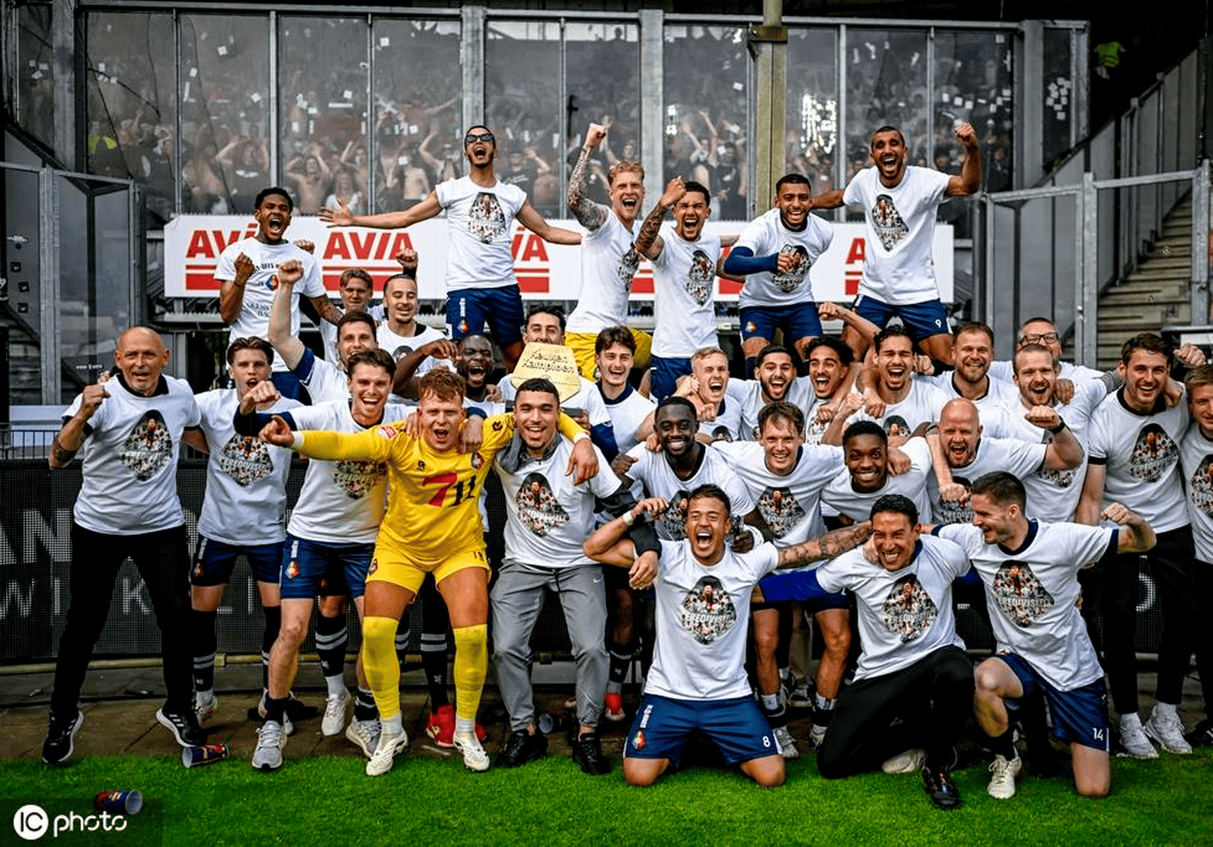 比达尔进球狂欢,球队备战众志成城 比达尔进球狂欢,球队备战众志成城