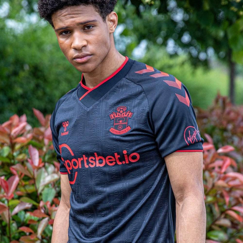 南安普顿客场大胜,终结负运走上正轨 南安普顿客场大胜,终结负运走上正轨