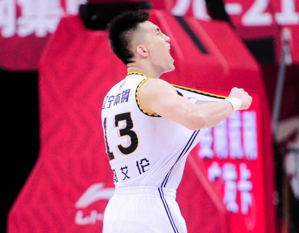 世俱杯分组-郭艾伦生涯新高,助力球队获得胜利