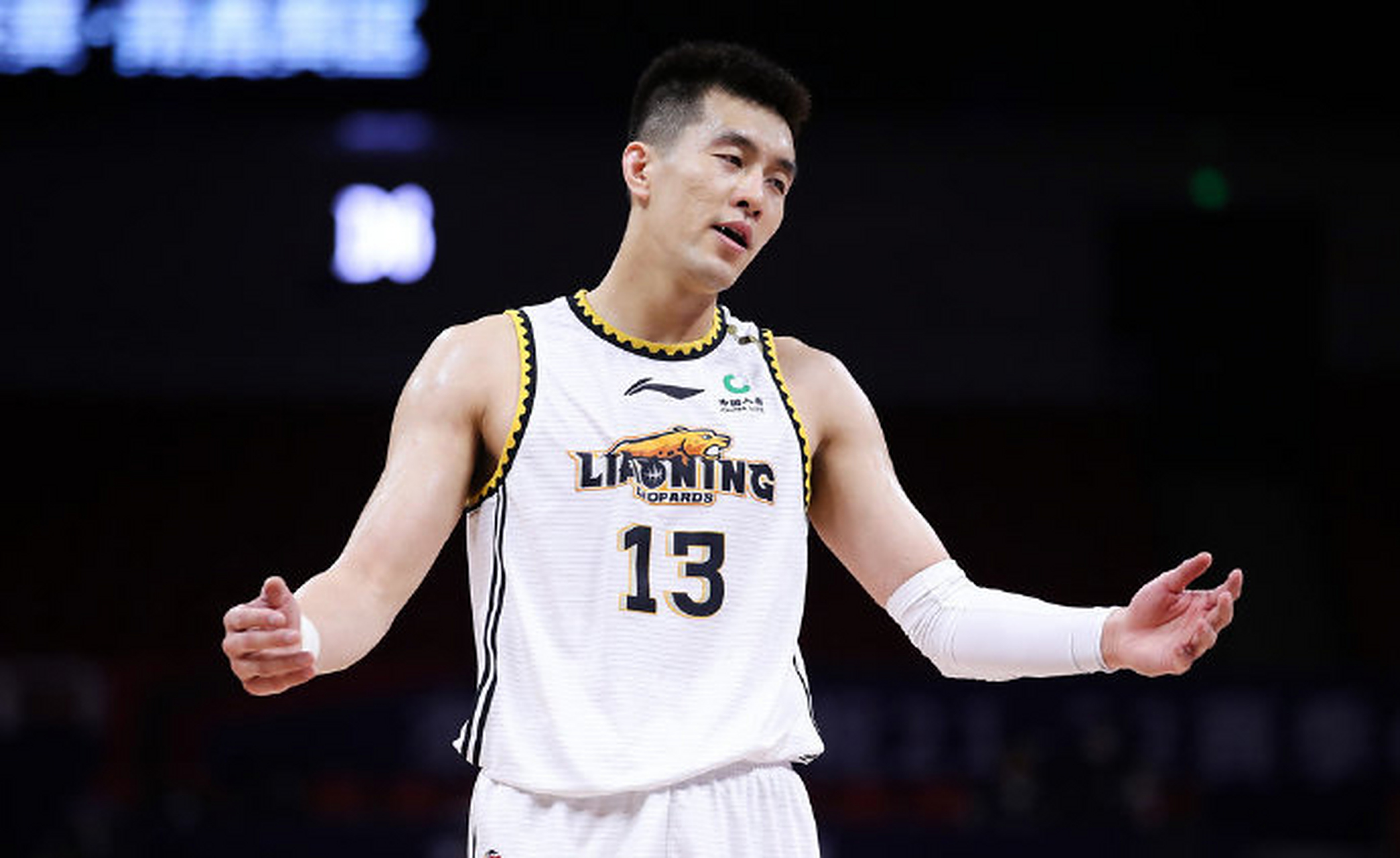 郭艾伦生涯新高,助力球队获得胜利 郭艾伦生涯新高,助力球队获得胜利