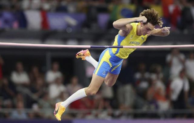 世俱杯2025-瑞典田径选手刷新个人纪录,夺得冠军