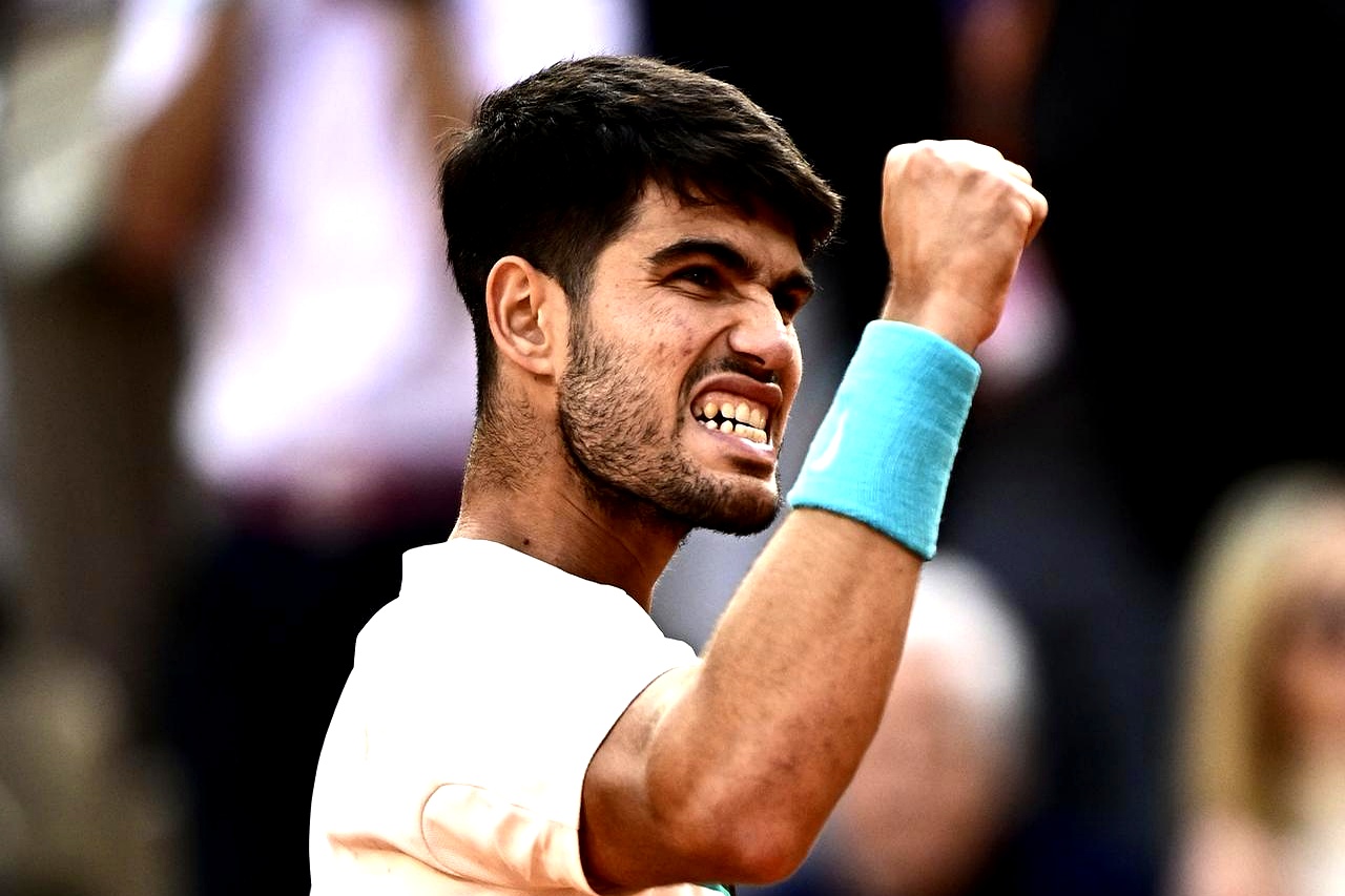 世俱杯分组-戴维斯杯逆转年终总决赛，阿尔卡拉斯扛起全队的简单介绍